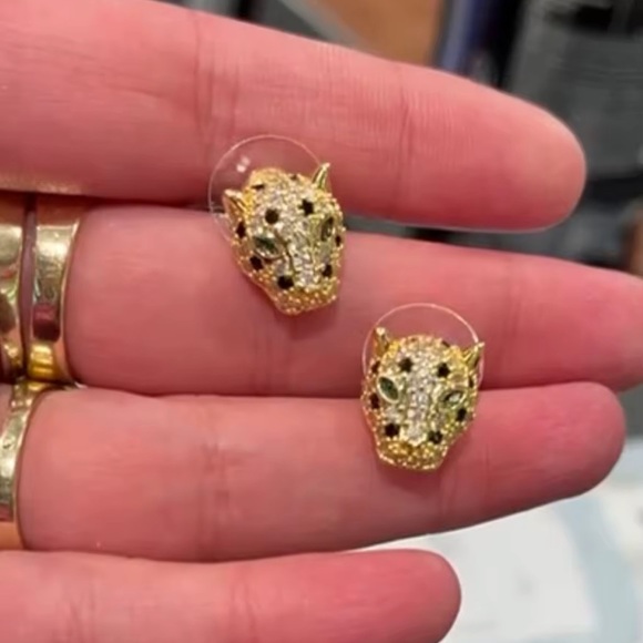 Panthere Gold Green Eyes Stud Earrings - Picture 7 of 7